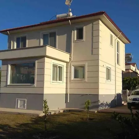 빌라 Bueyuek Arazili Suit Villa 달라만